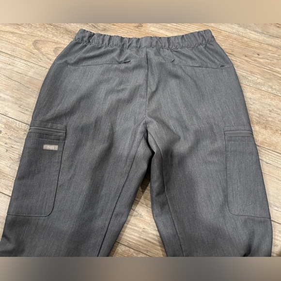 FIGS Grey Technical Collection Scrub Jogger Pants Size Small - Picture 14 of 14